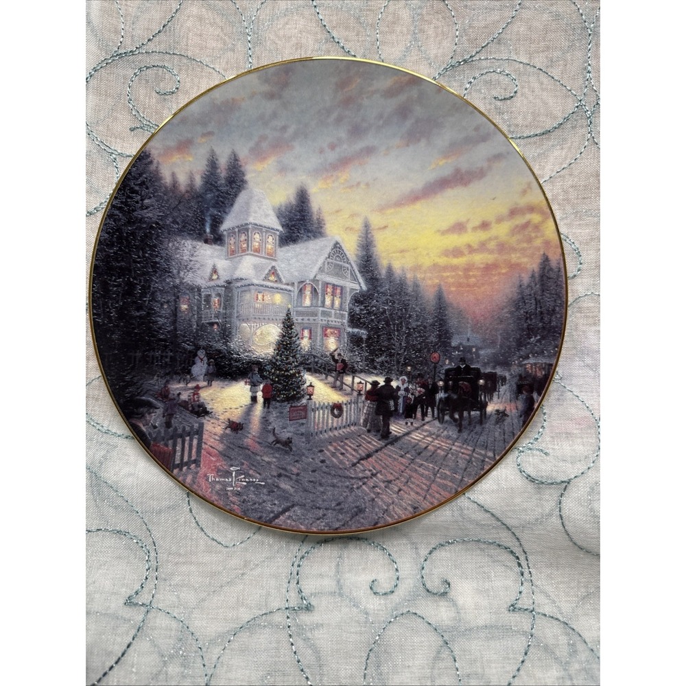 Thomas Kinkade The Magic of Christmas‎ Plate, 8" Diameter